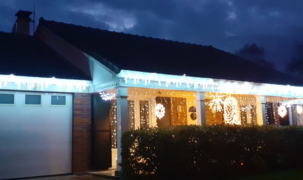 2020.12.15 maison christian terrasson 8 rossignols illuminee